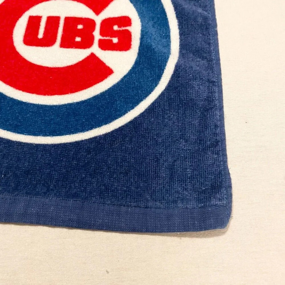 Chicago Cubs MLB Mickey Mouse Baseball Beach Towel 56.5 x 29.5 FLAWS - Picture 9 of 16